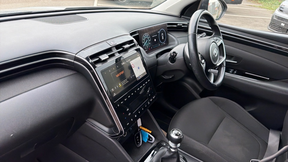 Hyundai TUCSON 1.6 TGDi Premium 5dr 2WD Petrol Estate - Image 9