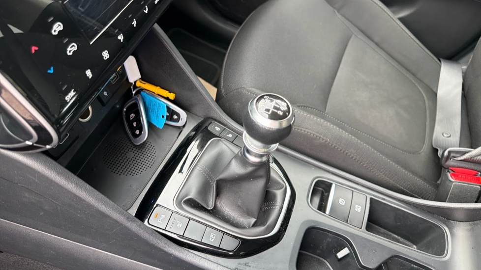 Hyundai TUCSON 1.6 TGDi Premium 5dr 2WD Petrol Estate - Image 13