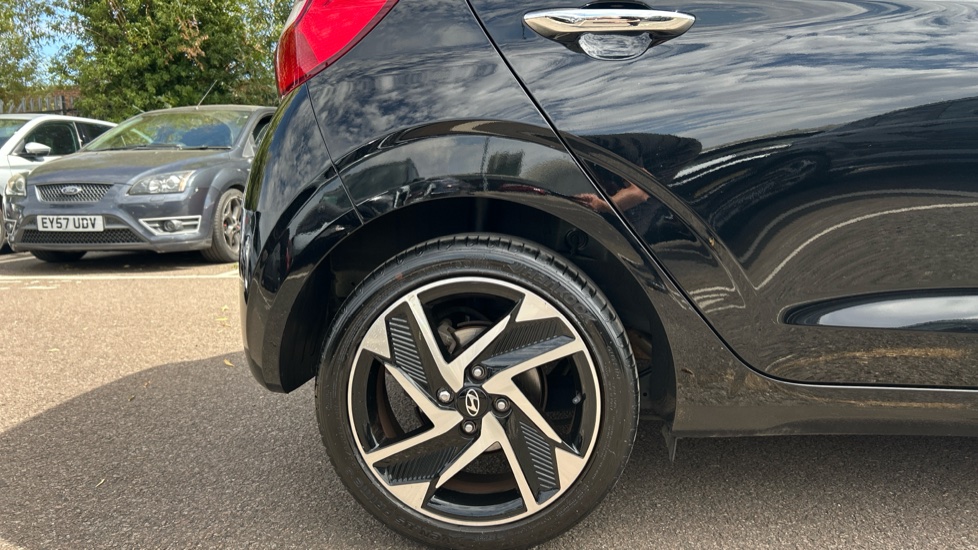 Hyundai i10 1.2 MPi Premium 5dr Auto Petrol Hatchback - Image 7