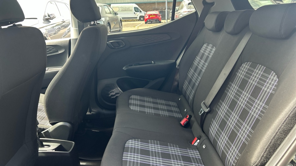 Hyundai i10 1.2 MPi Premium 5dr Auto Petrol Hatchback - Image 16