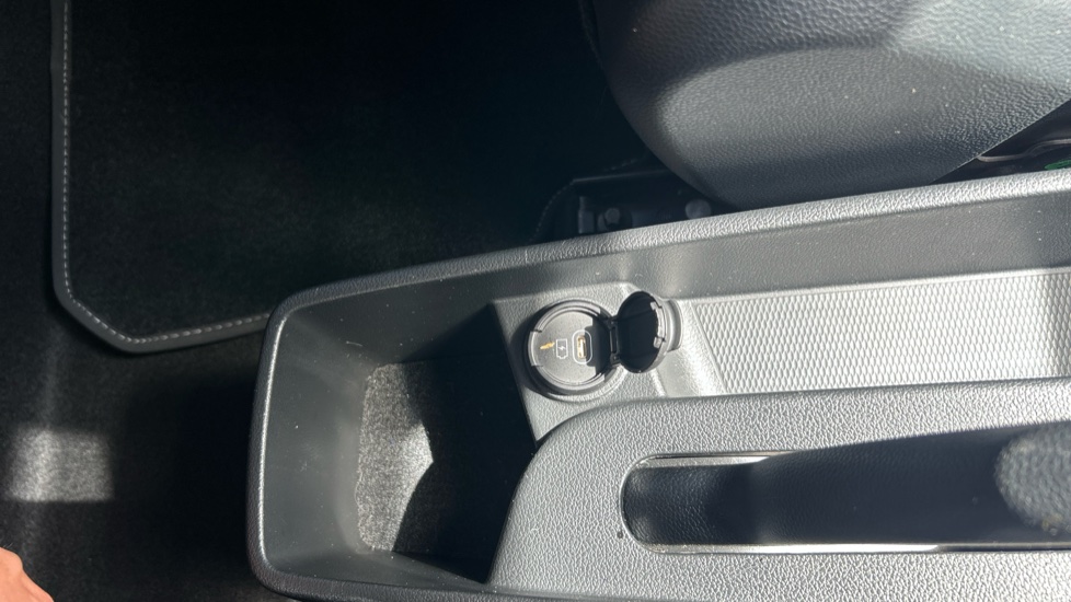 Hyundai i10 1.2 MPi Premium 5dr Auto Petrol Hatchback - Image 32