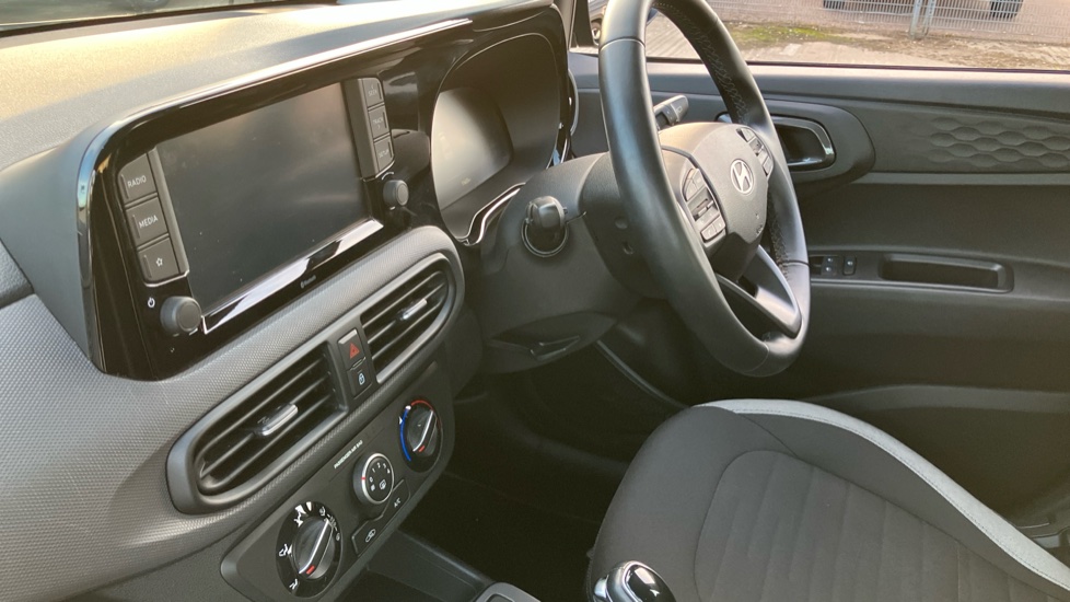Hyundai i10 1.0 Advance 5dr Auto Petrol Hatchback - Image 9