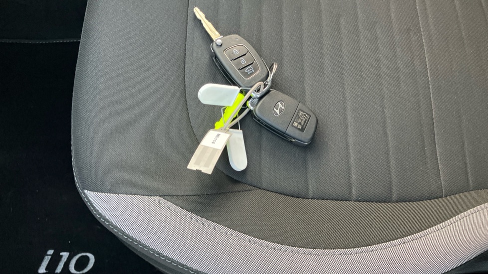 Hyundai i10 1.0 Advance 5dr Auto Petrol Hatchback - Image 20