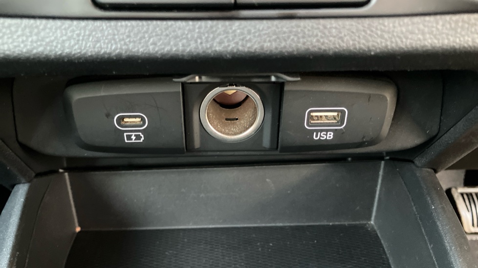 Hyundai i10 1.0 Advance 5dr Auto Petrol Hatchback - Image 29