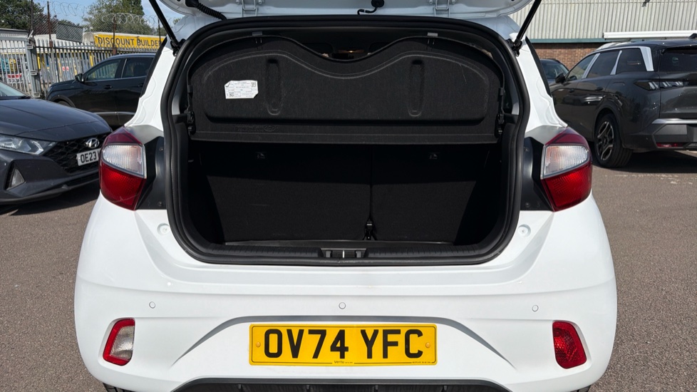 Hyundai i10 1.0 [63] Advance 5dr [Nav] Petrol Hatchback - Image 4