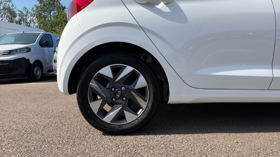 Hyundai i10 1.0 [63] Advance 5dr [Nav] Petrol Hatchback - Image 7
