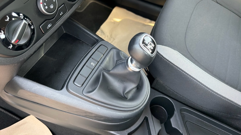 Hyundai i10 1.0 [63] Advance 5dr [Nav] Petrol Hatchback - Image 13