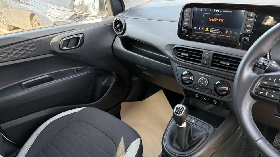 Hyundai i10 1.0 [63] Advance 5dr [Nav] Petrol Hatchback - Image 14