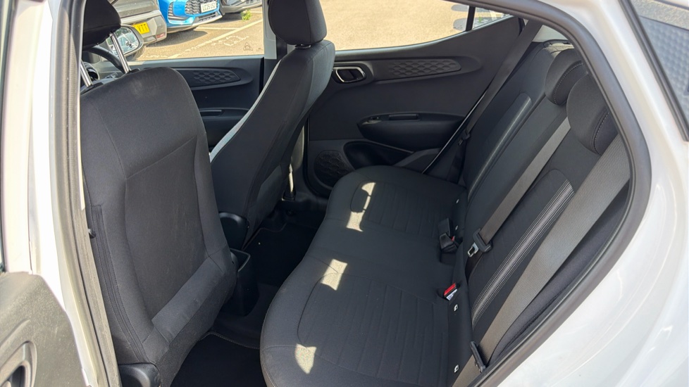 Hyundai i10 1.0 [63] Advance 5dr [Nav] Petrol Hatchback - Image 16