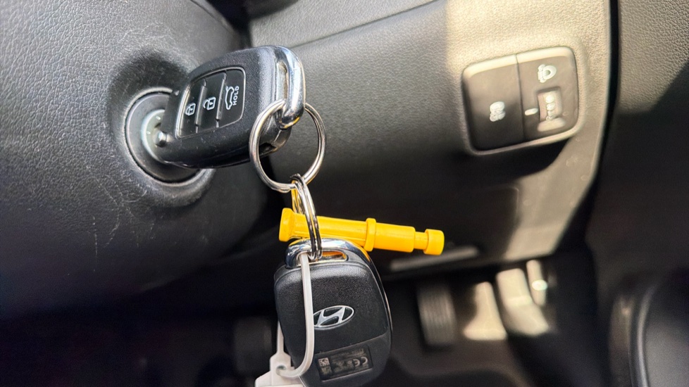 Hyundai i10 1.0 [63] Advance 5dr [Nav] Petrol Hatchback - Image 20