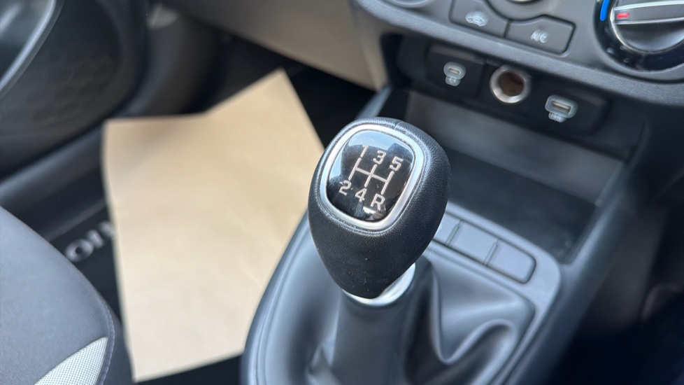 Hyundai i10 1.0 [63] Advance 5dr [Nav] Petrol Hatchback - Image 27