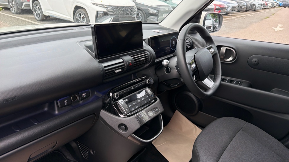 Hyundai INSTER 85kW 02 49kWh 5dr Auto Electric Hatchback - Image 9