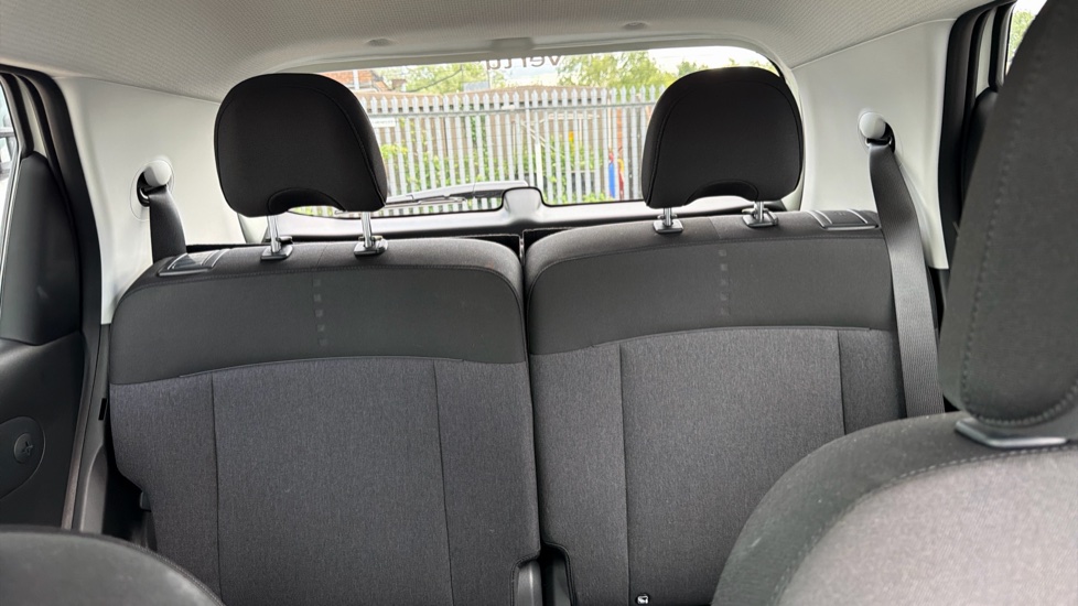 Hyundai INSTER 85kW 02 49kWh 5dr Auto Electric Hatchback - Image 15