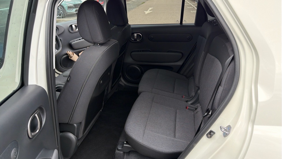 Hyundai INSTER 85kW 02 49kWh 5dr Auto Electric Hatchback - Image 16