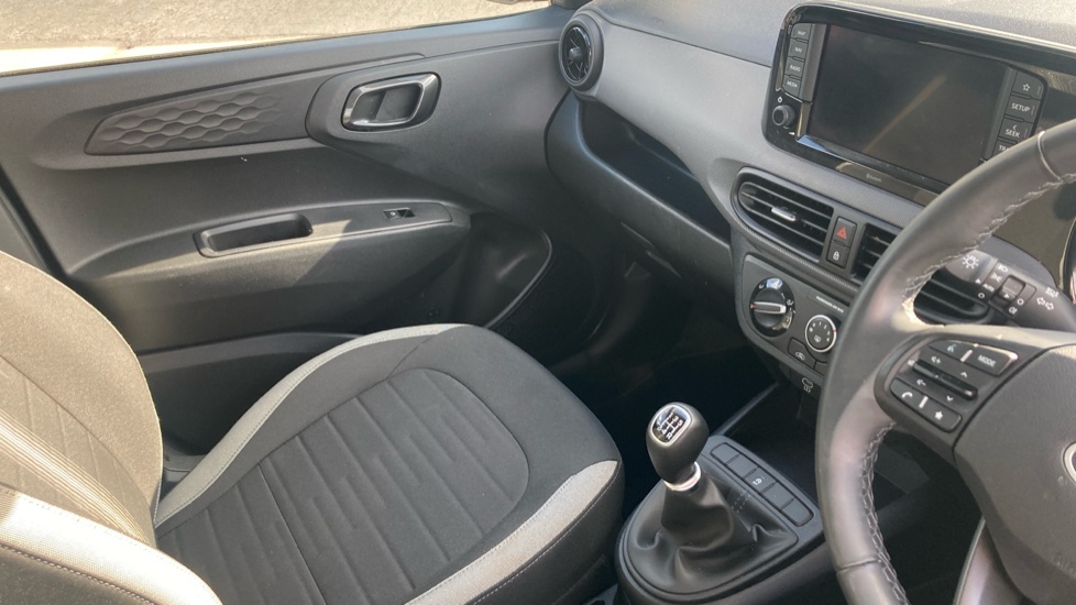 Hyundai i10 1.0 [63] Advance 5dr [Nav] Petrol Hatchback - Image 14