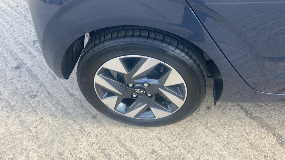Hyundai i10 1.0 [63] Advance 5dr [Nav] Petrol Hatchback - Image 23