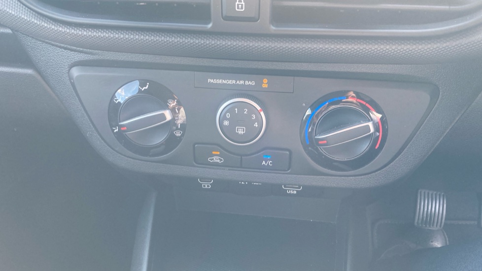 Hyundai i10 1.0 [63] Advance 5dr [Nav] Petrol Hatchback - Image 35