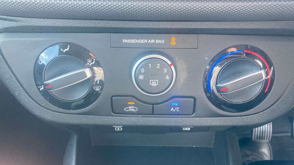 Hyundai i10 1.0 [63] Advance 5dr [Nav] Petrol Hatchback - Image 38