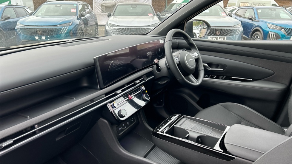 Hyundai TUCSON 1.6T 239 Hybrid Black Line 5dr Auto Hybrid Estate - Image 9
