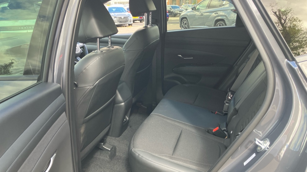 Hyundai TUCSON 1.6T 239 Hybrid Black Line 5dr Auto Hybrid Estate - Image 16