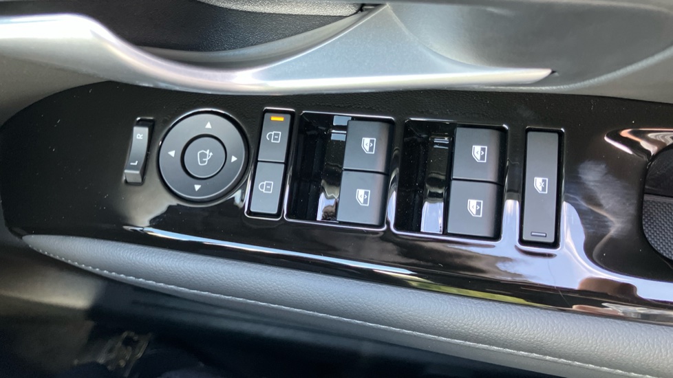 Hyundai TUCSON 1.6T 239 Hybrid Black Line 5dr Auto Hybrid Estate - Image 40
