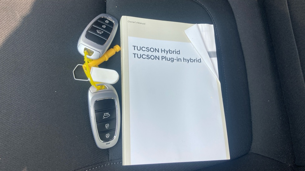 Hyundai TUCSON 1.6 TGDi Hybrid 230 Premium 5dr 2WD Auto Hybrid Estate - Image 19