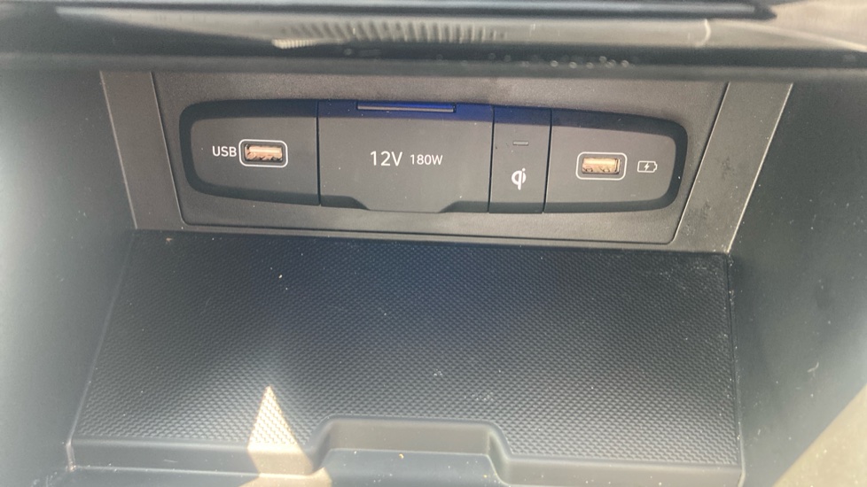 Hyundai TUCSON 1.6 TGDi Hybrid 230 Premium 5dr 2WD Auto Hybrid Estate - Image 35