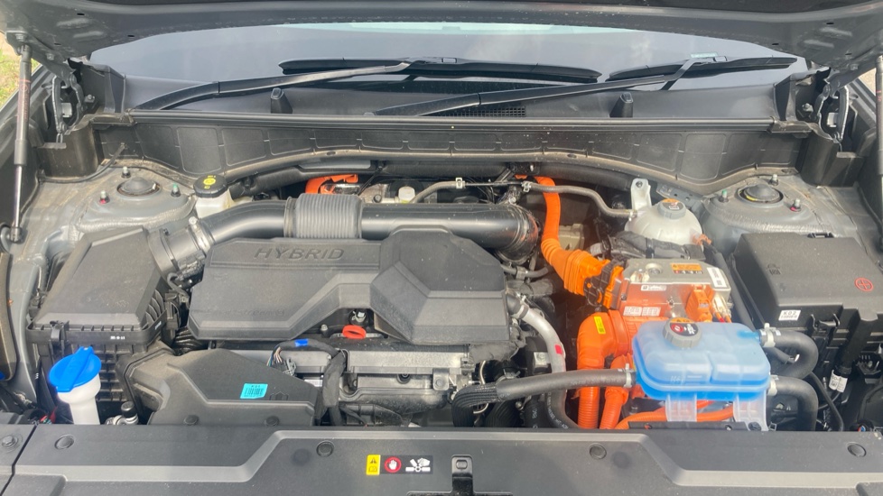 Hyundai SANTA FE 1.6 TGDi Plug-in Hybrid Calligraphy 5dr 4WD Auto Estate - Image 8