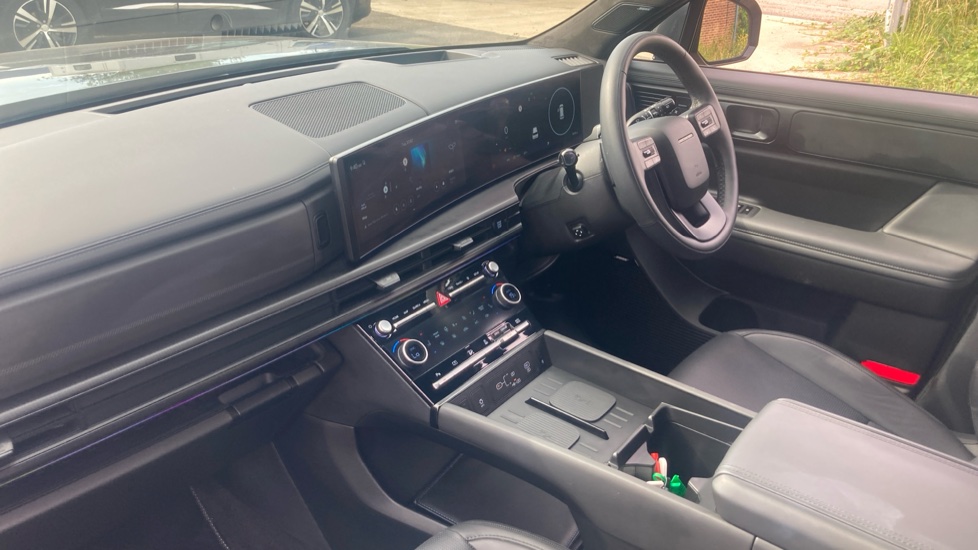 Hyundai SANTA FE 1.6 TGDi Plug-in Hybrid Calligraphy 5dr 4WD Auto Estate - Image 9