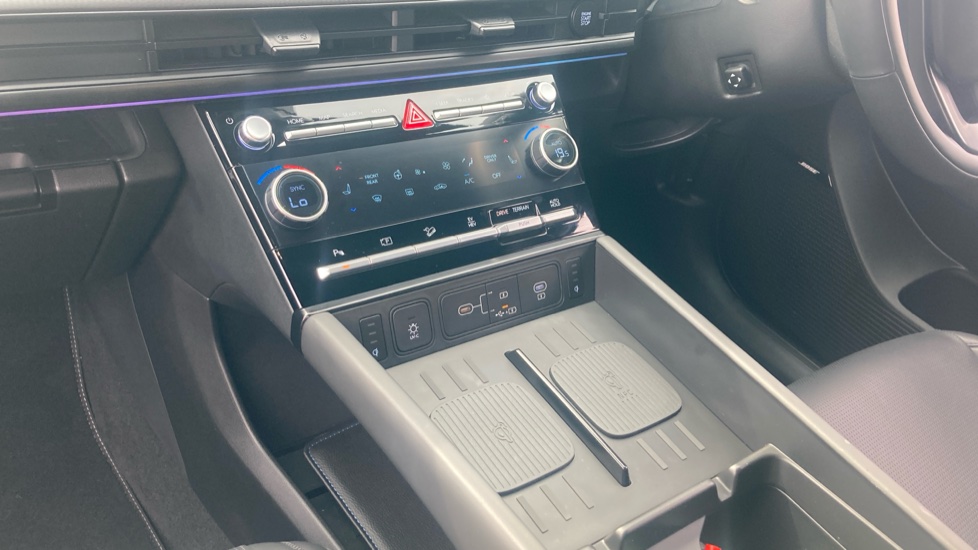 Hyundai SANTA FE 1.6 TGDi Plug-in Hybrid Calligraphy 5dr 4WD Auto Estate - Image 13