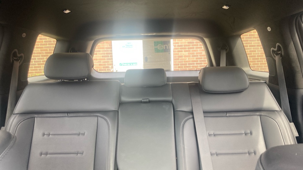Hyundai SANTA FE 1.6 TGDi Plug-in Hybrid Calligraphy 5dr 4WD Auto Estate - Image 15