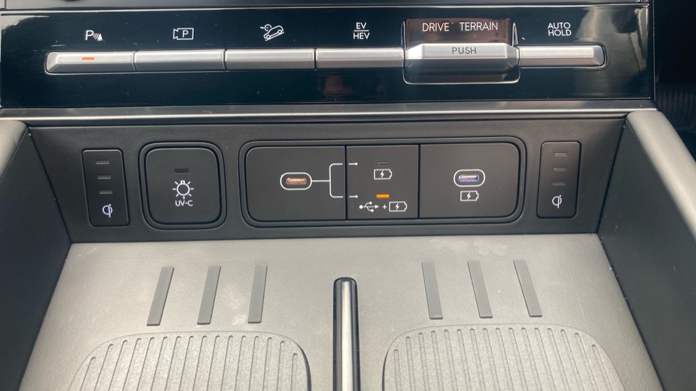 Hyundai SANTA FE 1.6 TGDi Plug-in Hybrid Calligraphy 5dr 4WD Auto Estate - Image 32