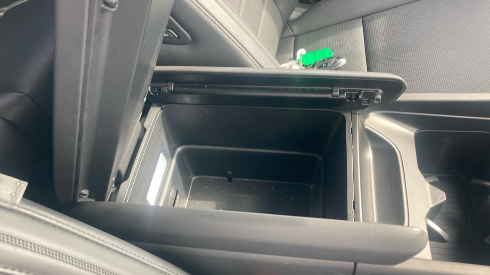 Hyundai SANTA FE 1.6 TGDi Plug-in Hybrid Calligraphy 5dr 4WD Auto Estate - Image 36