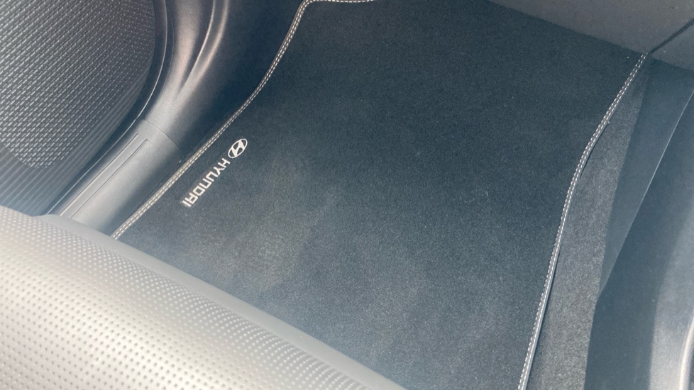 Hyundai SANTA FE 1.6 TGDi Plug-in Hybrid Calligraphy 5dr 4WD Auto Estate - Image 41