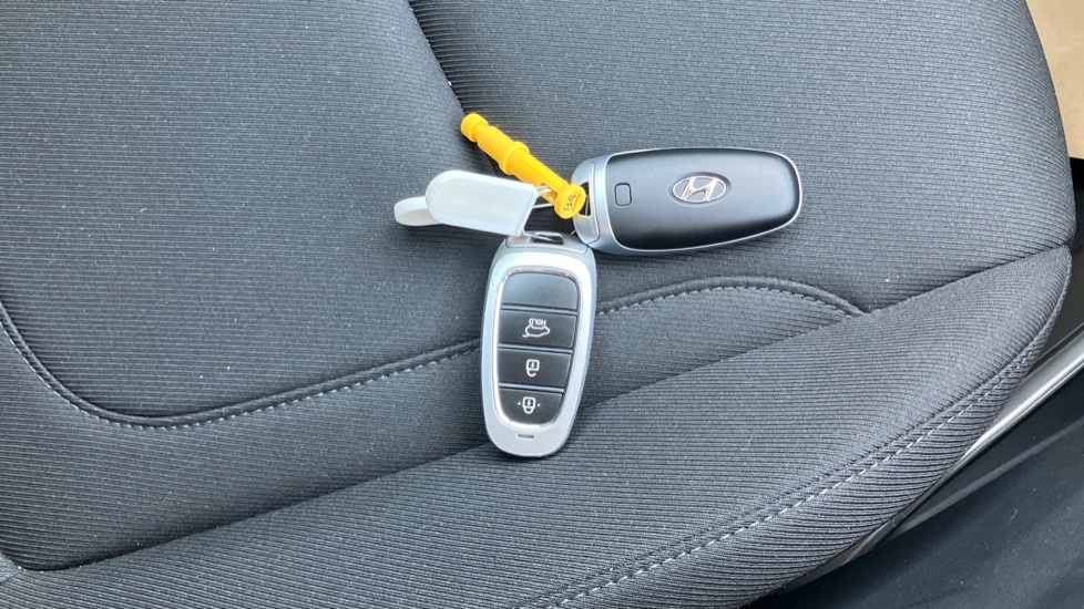 Hyundai TUCSON 1.6 TGDi Hybrid 230 Premium 5dr 2WD Auto Hybrid Estate - Image 20