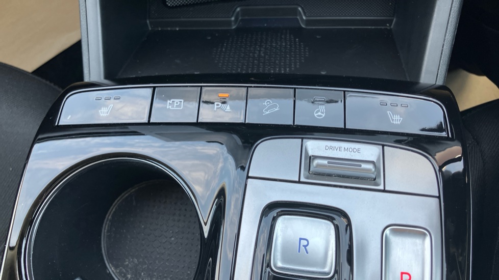 Hyundai TUCSON 1.6 TGDi Hybrid 230 Premium 5dr 2WD Auto Hybrid Estate - Image 33