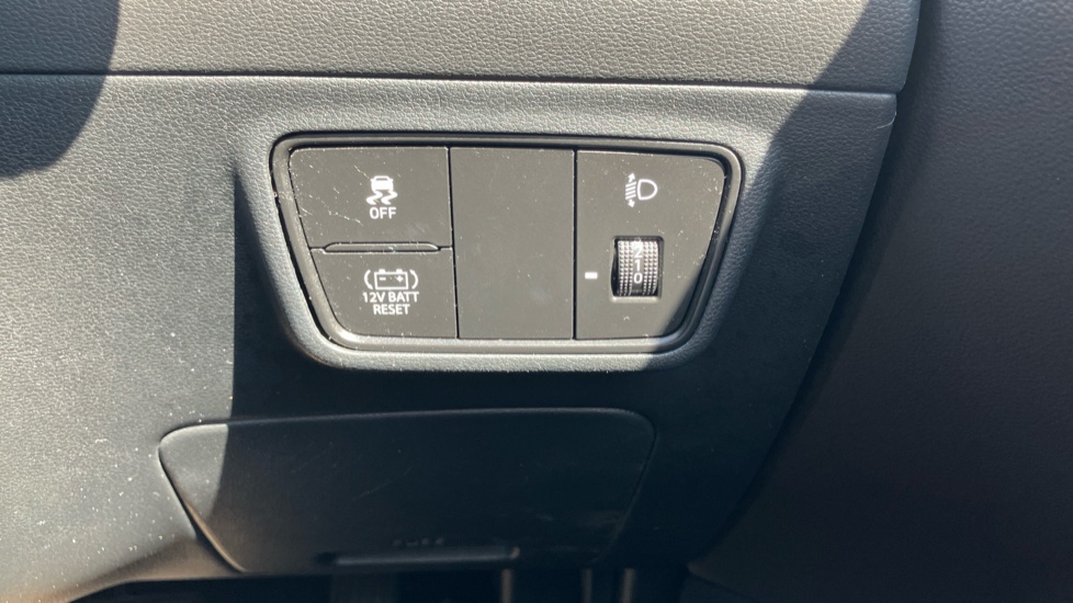 Hyundai TUCSON 1.6 TGDi Hybrid 230 Premium 5dr 2WD Auto Hybrid Estate - Image 39