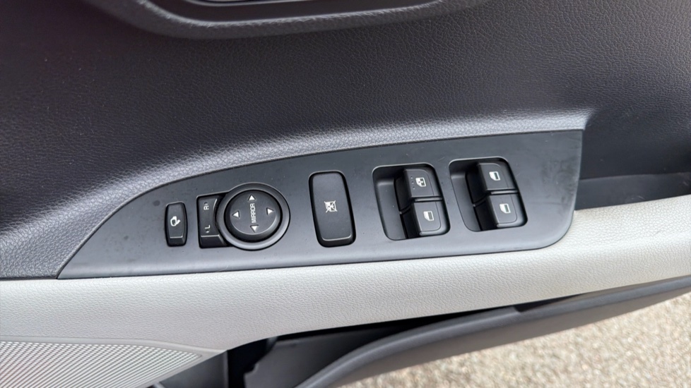 Kia Stonic 1.0T GDi 3 5dr Auto Petrol Estate - Image 26