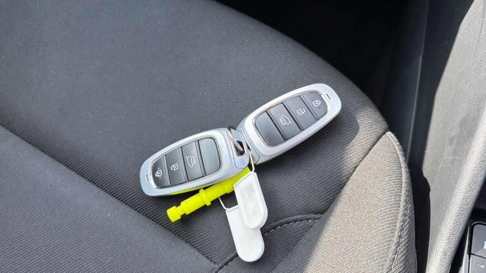 Hyundai TUCSON 1.6 TGDi Premium 5dr 2WD Petrol Estate - Image 20
