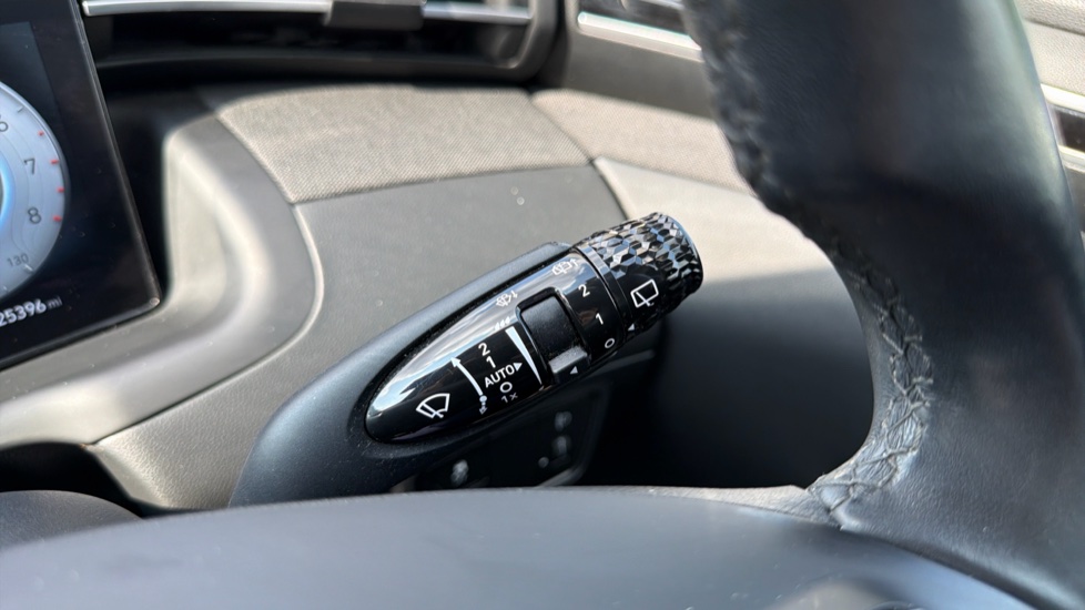 Hyundai TUCSON 1.6 TGDi Premium 5dr 2WD Petrol Estate - Image 26