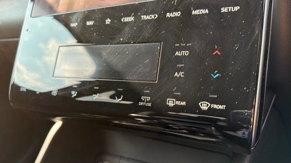 Hyundai TUCSON 1.6 TGDi Premium 5dr 2WD Petrol Estate - Image 28