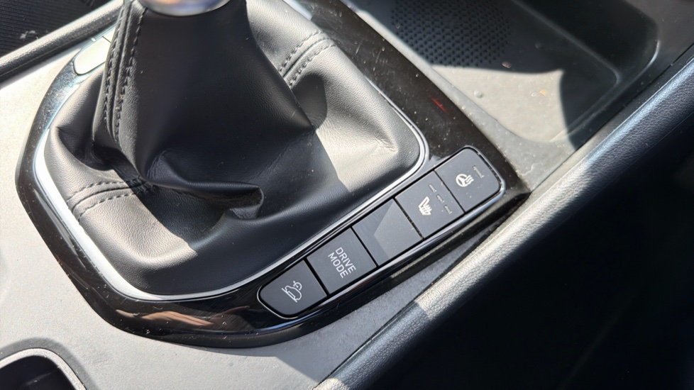Hyundai TUCSON 1.6 TGDi Premium 5dr 2WD Petrol Estate - Image 33