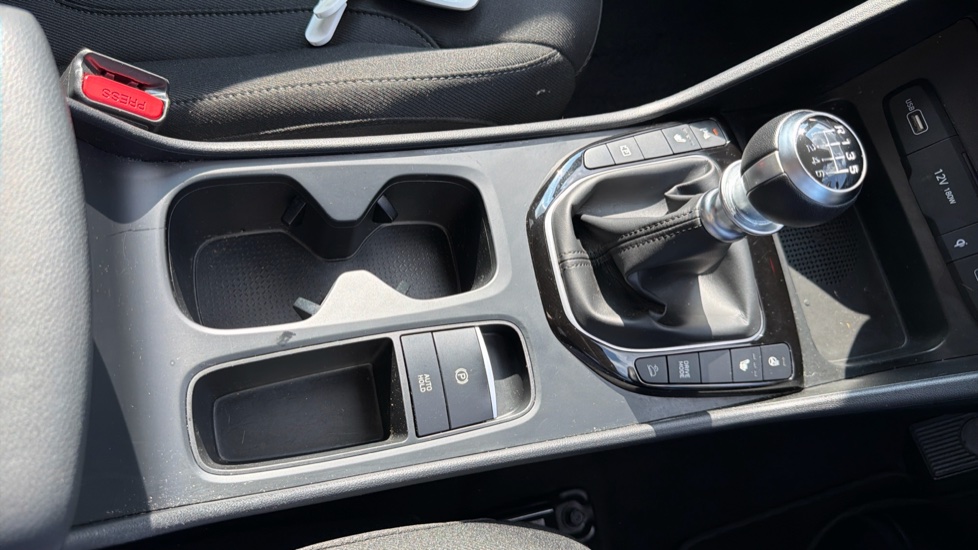 Hyundai TUCSON 1.6 TGDi Premium 5dr 2WD Petrol Estate - Image 35