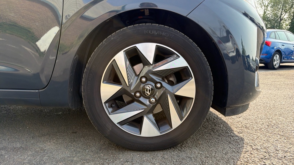 Hyundai i10 1.0 Advance 5dr Auto Petrol Hatchback - Image 7