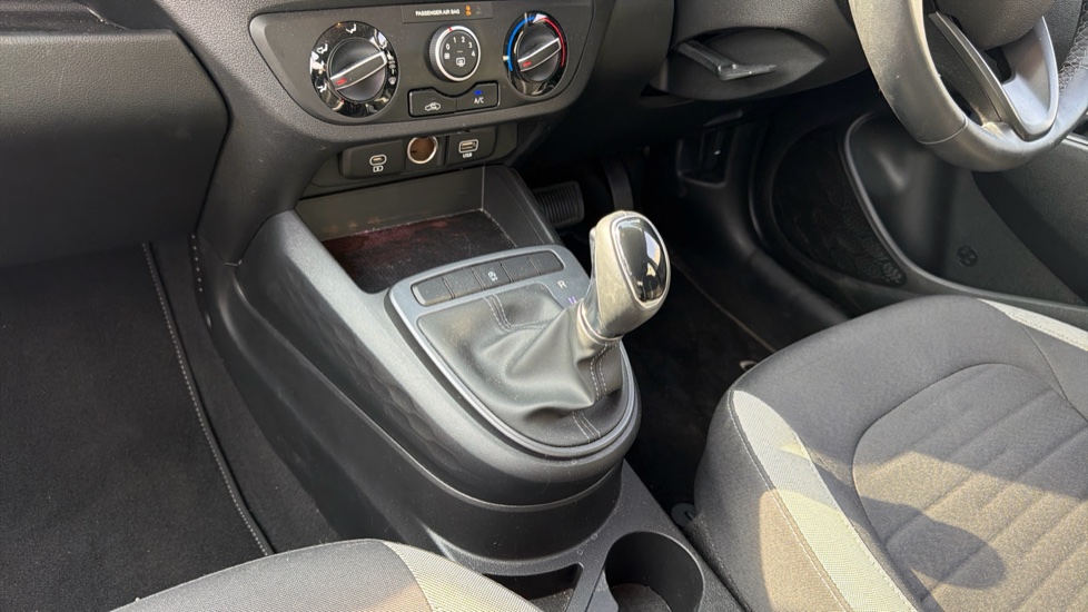 Hyundai i10 1.0 Advance 5dr Auto Petrol Hatchback - Image 13