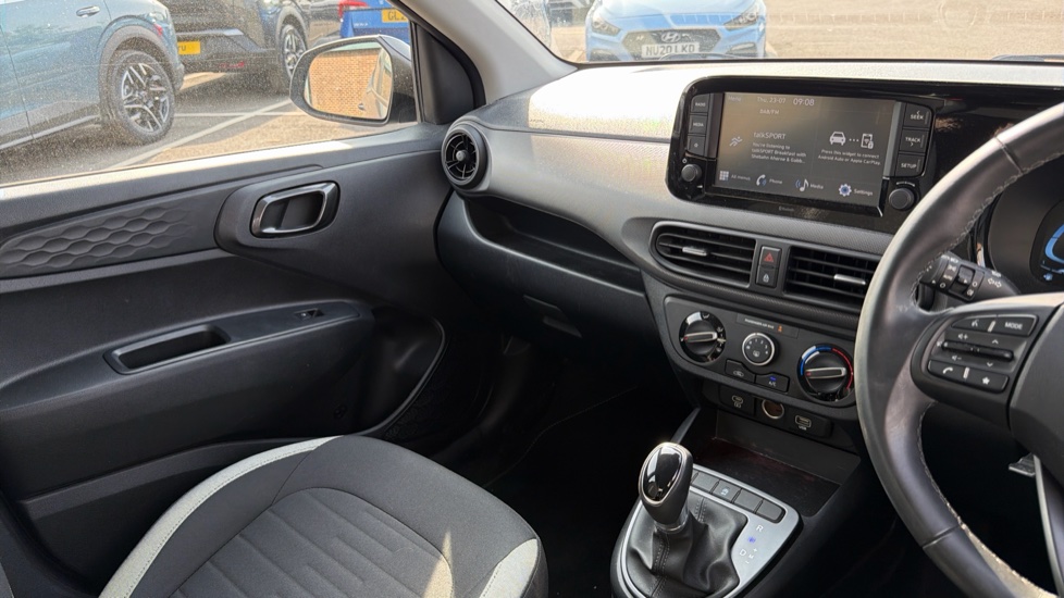 Hyundai i10 1.0 Advance 5dr Auto Petrol Hatchback - Image 14