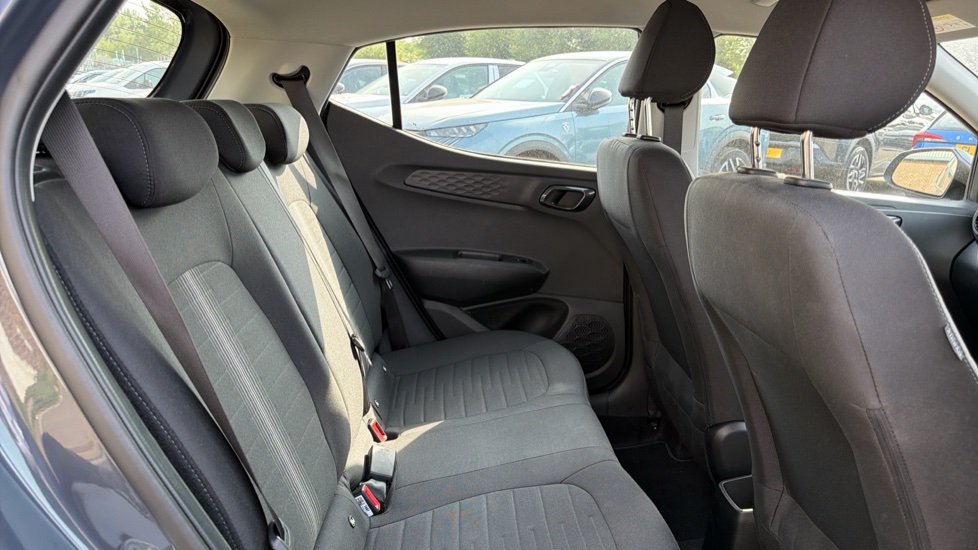 Hyundai i10 1.0 Advance 5dr Auto Petrol Hatchback - Image 16