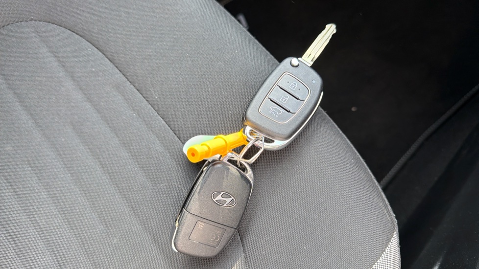Hyundai i10 1.0 Advance 5dr Auto Petrol Hatchback - Image 20