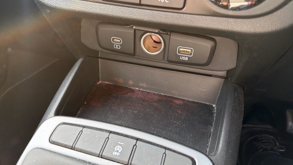 Hyundai i10 1.0 Advance 5dr Auto Petrol Hatchback - Image 28