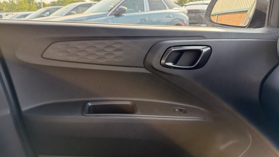 Hyundai i10 1.0 Advance 5dr Auto Petrol Hatchback - Image 35
